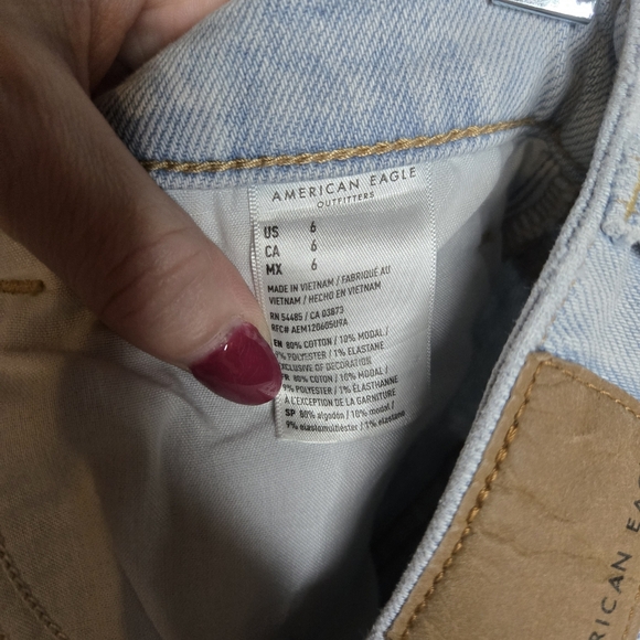 Size 6 American Eagle Distressed Cuffed Jean Shorts Y2k Casual Everyday Wear - Picture 6 of 7